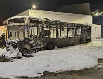 El incendio de un autobús urbano en Jerez pudo deberse a una fuga en los conductos de aceite o gasolina
