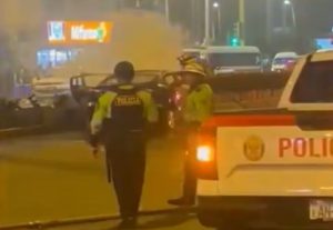 Coche se prende en llamas en la avenida Angamos