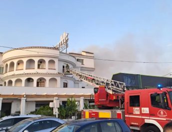 Siete intoxicados por humo tras un incendio en un hotel-restaurante de Atarfe