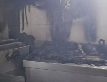 Incendio en restaurante de Arguineguín deja visibilidad nula y obliga intervención urgente de Bomberos