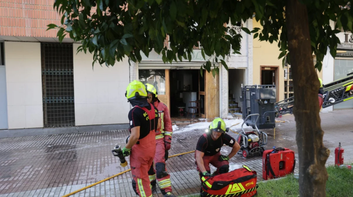 Alarma y humo en Córdoba: un bar arde en plena tarde y recuerda que la seguridad empieza por la cocina