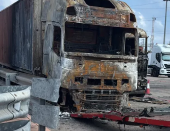 Un incendio arrasa su camión: la dura historia de un camionero en Tarragona