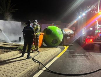 Incendio en Tinajo: bomberos actúan