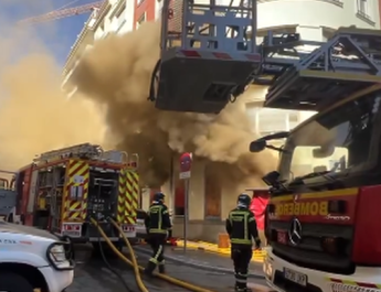 Backdraft: el fenómeno que casi sorprende a los bomberos durante el incendio de un restaurante en Madrid