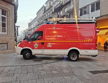 Tres heridos por humo en Vigo después de que un colchón se incendiara