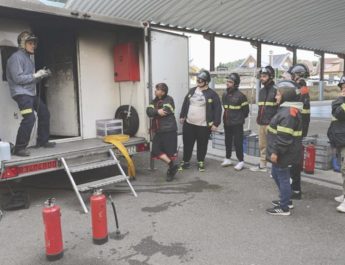La escuela taller de Castrillón aprende a desenvolverse ante el peligro real y directo