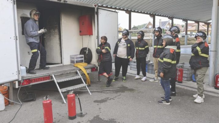 La escuela taller de Castrillón aprende a desenvolverse ante el peligro real y directo