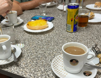 Tras el incendio, el restaurante de bifanas de Caia abre de nuevo sus puertas