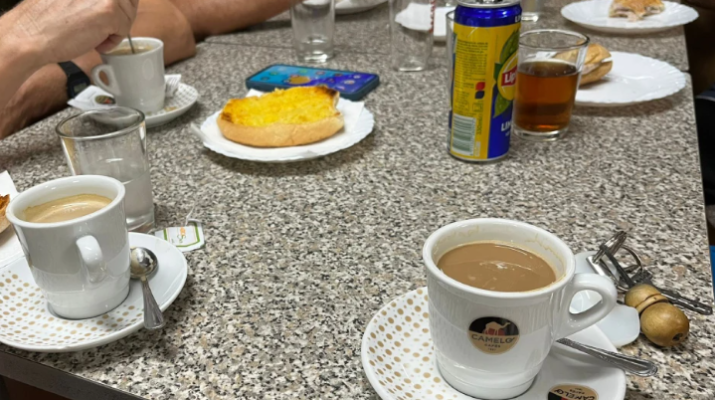 Tras el incendio, el restaurante de bifanas de Caia abre de nuevo sus puertas