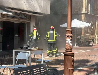 Susto en Huelva por un incendio en el centro: sale ardiendo la cocina de un bar en el Paseo Santa Fe