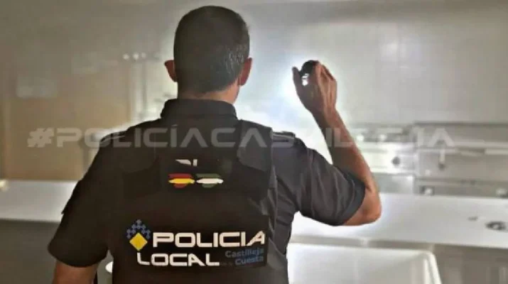 Aparatoso incendio en un centro de mayores de Castilleja: la cocina, totalmente afectada