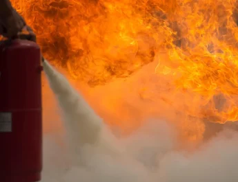 Incendio en Poio: una mujer es hospitalizada tras arder la cocina de su vivienda