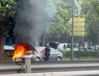 Coche se incendia en la avenida de Catalunya de Valencia: intervención eficaz demuestra la importancia de la prevención y la seguridad