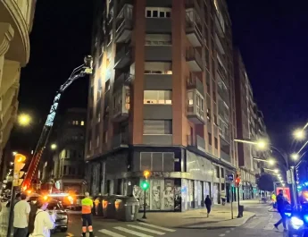 Incidente en la avenida Constitución: la rápida intervención evitó un incendio mayor