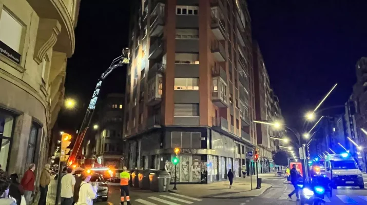 Incidente en la avenida Constitución: la rápida intervención evitó un incendio mayor