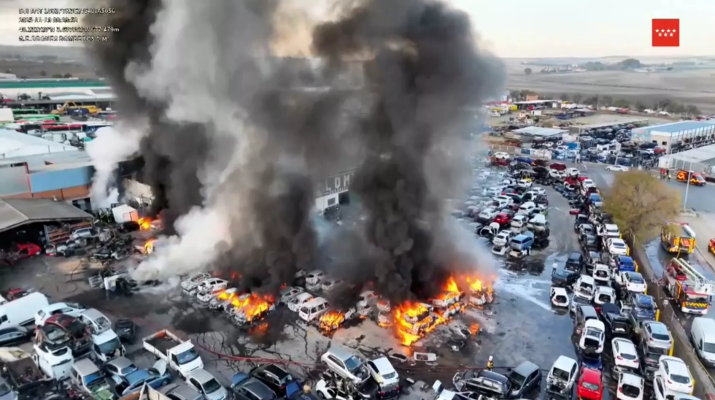 Incendio en un desguace de San Martín de la Vega moviliza un gran despliegue de emergencias. Panorama inicial del suceso y primeras medidas adoptadas.