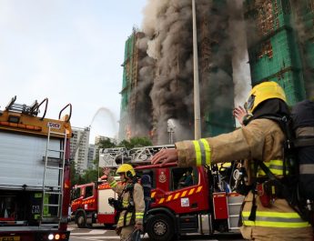 Consecuencias del incendio en Hong Kong y la necesidad urgente de reforzar la seguridad en construcciones. Contexto general del siniestro