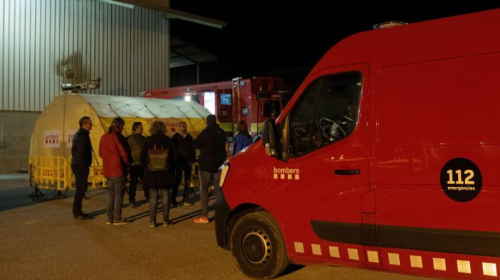 Un hombre fallece en el incendio de un edificio en Lleida: Las autoridades investigan las causas del siniestro mientras los vecinos continúan desalojados.