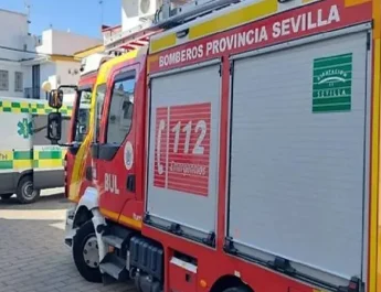 Tragedia en Lora del Río: una vecina de 39 años fallece en un incendio en una casa de campo. Consternación en el municipio ante un suceso devastador.