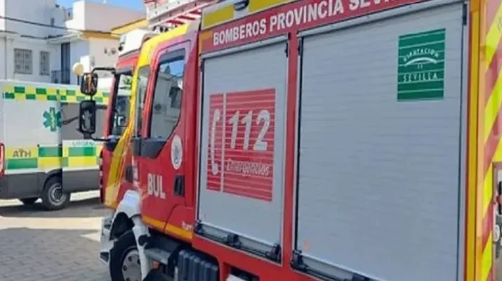 Tragedia en Lora del Río: una vecina de 39 años fallece en un incendio en una casa de campo. Consternación en el municipio ante un suceso devastador.