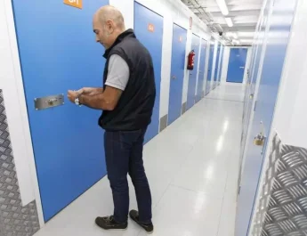 Reforzar la seguridad contra incendios en viviendas y trasteros: nuevas exigencias urbanas y actualización normativa.