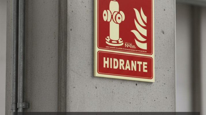 Qué señal de hidrante comprar para cumplir normativa en 2025: Relevancia de la señalización de hidrantes en 2025.