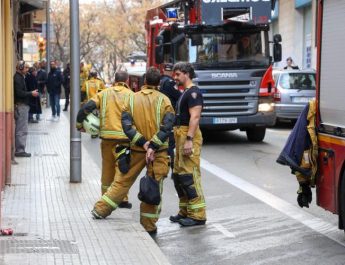 Alerta máxima en Es Fortí: las llamas obligan a intervenir a los bomberos. Contexto del suceso y respuesta de emergencia.