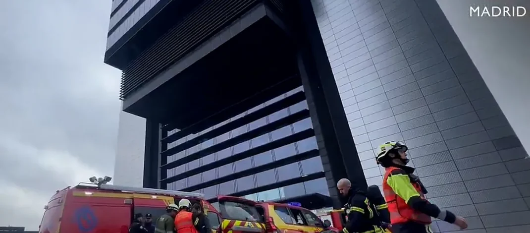 Torre Foster, desalojada por prevención tras un conato de incendio eléctrico.