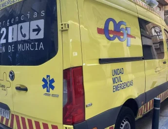 Incendio en un bar de Caravaca: Tres heridos por el humo. Incidente en la cocina y rápida respuesta de los servicios de emergencia.