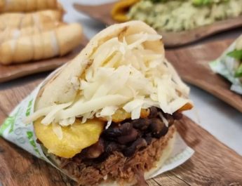 El renacer gastronómico que desafió al fuego en El Zapillo. Un resurgir que fortalece a un barrio y reaviva un sabor inolvidable.