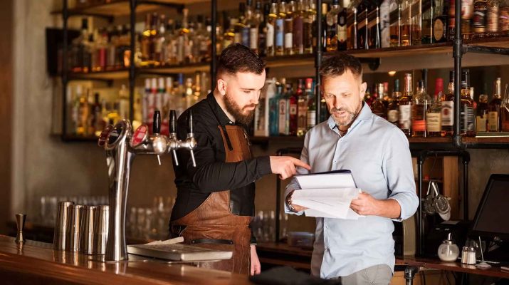¿Cuál es la diferencia entre la licencia de bar y cafetería? Contexto de las licencias de hostelería en España.