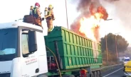 Incendio en un camión provoca el colapso de la B-30 y congestiona las principales vías del Vallès