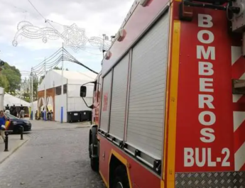 Incendio en un bloque de viviendas de Cantillana: rápida intervención de los Bomberos y ningún herido
