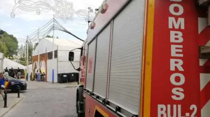 Incendio en un bloque de viviendas de Cantillana: rápida intervención de los Bomberos y ningún herido