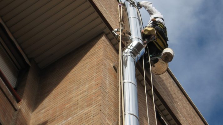 Salida de Humos en Hostelería: La Guía Definitiva del Emprendedor para Cumplir la Normativa Española.