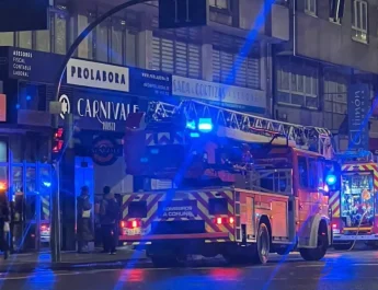 Segundo incidente con fuego en una hamburguesería de A Coruña en menos de un mes. Intervención nocturna de emergencia