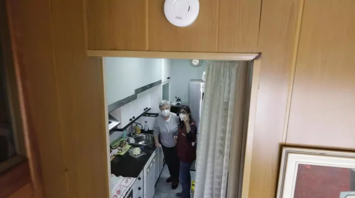 Instalación obligatoria en las casas de detectores de humo. Una medida urgente ante el aumento de incendios domésticos en España.