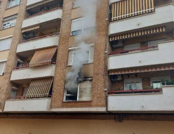 Incendio controlado en una vivienda de Reus: actuación eficaz de los servicios de emergencia.