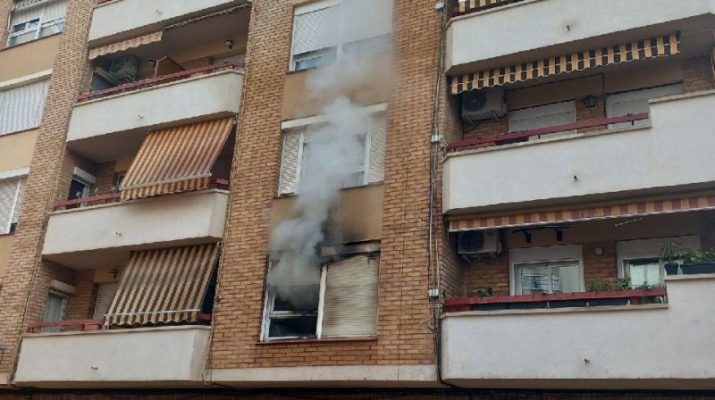 Incendio controlado en una vivienda de Reus: actuación eficaz de los servicios de emergencia.
