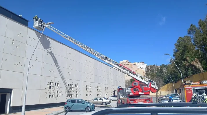Sofocado un conato de incendio en el Complejo Deportivo Díaz-Flor de Ceuta. Intervención rápida ante un incidente eléctrico