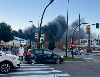 Incendio industrial en planta de reciclaje: claves técnicas, respuesta operativa y lecciones en seguridad contra incendios. Cronología y control del incendio