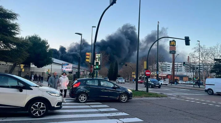 Incendio industrial en planta de reciclaje: claves técnicas, respuesta operativa y lecciones en seguridad contra incendios. Cronología y control del incendio