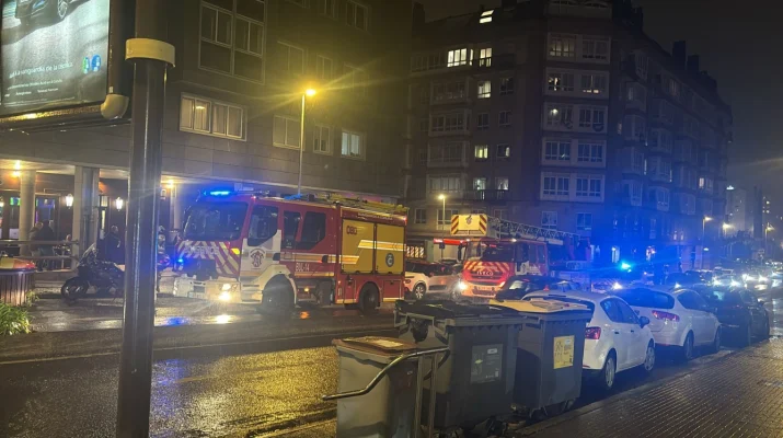 Incendio doméstico en Matogrande: una alerta sobre la seguridad en cocinas y viviendas. Crónica del suceso y alcance del incidente.