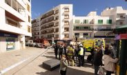 La rápida intervención ciudadana evita un incendio en pleno centro de Ibiza y frena una posible tragedia. Incendio en la calle Fray Vicente Nicolás
