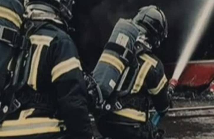 Nave industrial en Vallecas afectada por fuerte incendio