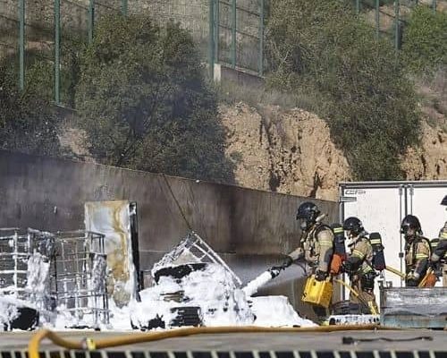 Incendio en nave de Murcia: bomberos en acción