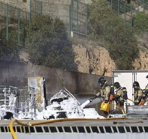 Incendio en nave de Murcia: bomberos en acción