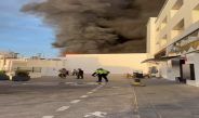 Incendio en una nave industrial de Arrecife provoca desalojos preventivos y alarma ciudadana. Emergencia industrial en Valterra
