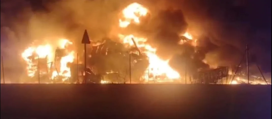 Incendio de gran intensidad destruye una nave industrial en Cantabria durante la madrugada. Emergencia nocturna