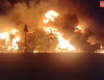 Incendio de gran intensidad destruye una nave industrial en Cantabria durante la madrugada. Emergencia nocturna